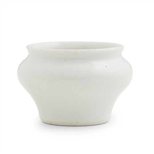 17 · A SMALL CHINESE WHITE GLAZED JAR, KANGXI PERIOD (1644 - 1722)