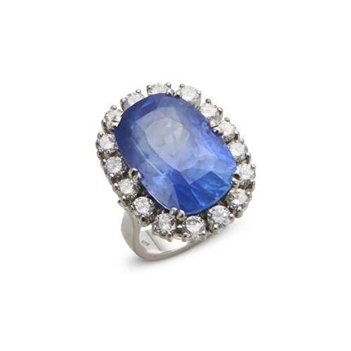 262 · SAPPHIRE AND DIAMOND RING