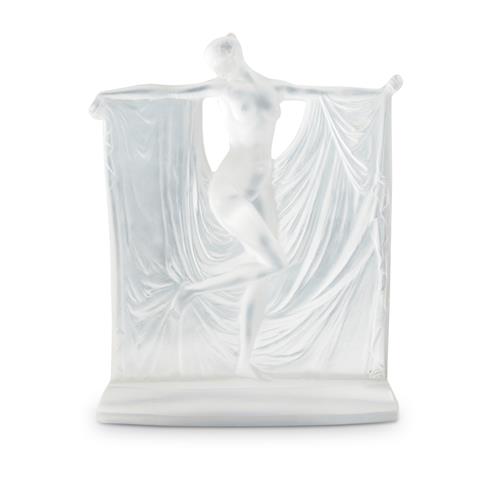 17 · A RENÉ LALIQUE GLASS STATUETTE, 'SUZANNE' The model created 1925, this example pre-1947