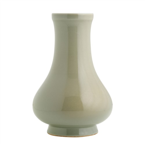 84 · A CHINESE CELAODN VASE, QIANLONG MARK