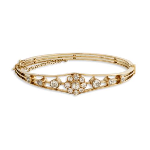 51 · 15CT GOLD AND DIAMOND BANGLE