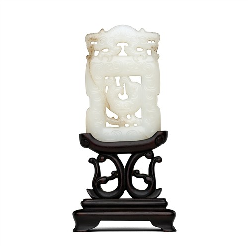 A CHINESE WHITE JADE CHILONG CARVING PENDANT, QING DYNASTY (1644 - 1911)
