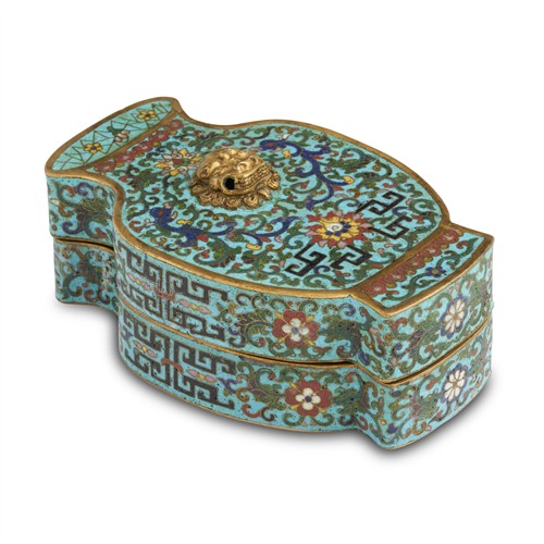 A CHINESE CLOISONNE VASE FORMED BOX AND COVER, QIANLONG MARK, QING DYNASTY (1644-1912)
