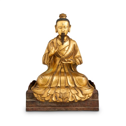 72 · A FINE CHINESE GILT-BRONZE FIGURE OF A SEATED DAOIST IMMORTAL, 17TH/18TH CENTURY