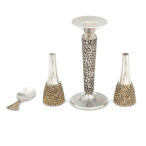 77 · A GROUP OF ELIZABETH II STERLING SILVER OBJECTS BY STUART DEVLIN London, variously 1970 and 1976