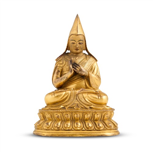 68 · A FINE SINO-TIBETAN GILT BRONZE SEATED FIGURE OF LAMA TSONGKAHAPA, 18TH CENTURY