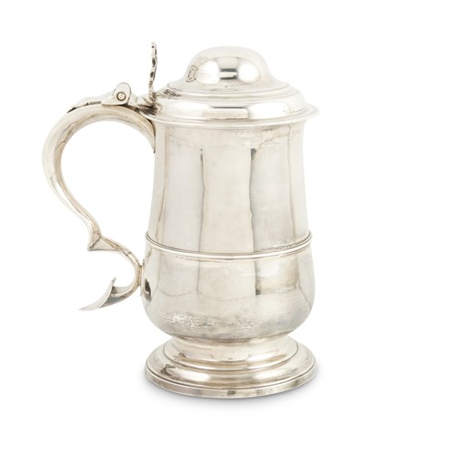 A GEORGE III STERLING SILVER COVERED TANKARD Samuel Godbehere & Edward Wigan, London, 1789