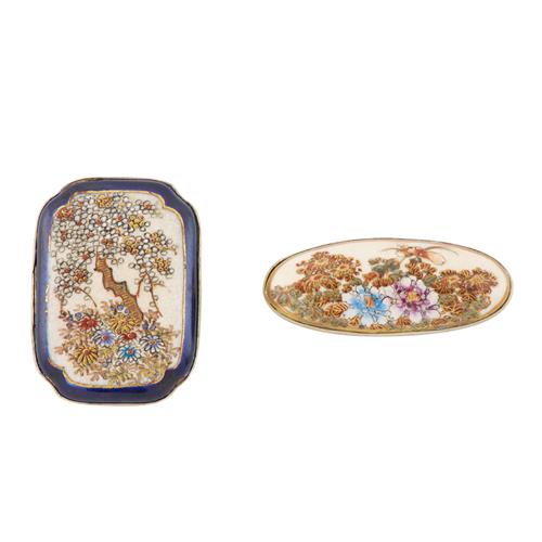 91 · TWO SATSUMA EARTHENWARE PLAQUE BROOCHES IN WHITE METAL MOUNTS