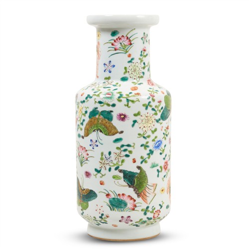 36 · AN ANTIQUE-STYLE CHINESE DECORATED PORCELAIN MALLET-SHAPED VASE Please see important information below regarding collection of lots...