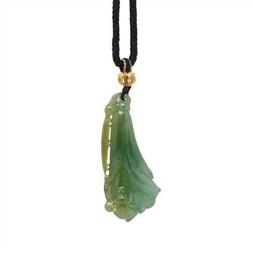A CHINESE JADEITE PENDANT, QING DYNASTY (1644 - 1911)