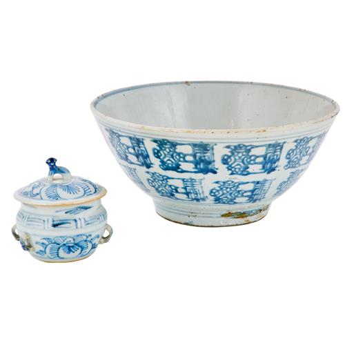 79 · TWO PIECES OF CHINESE BLUE AND WHITE PORCELAIN