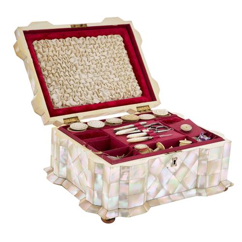 61 · AN EARLY 19TH CENTURY MOTHER OF PEARL AND PAUA SHELL WORK BOX *CITES permit may be required for export