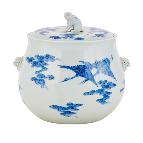 87 · A CHINESE BLUE AND WHITE PORCELAIN JAR AND COVER